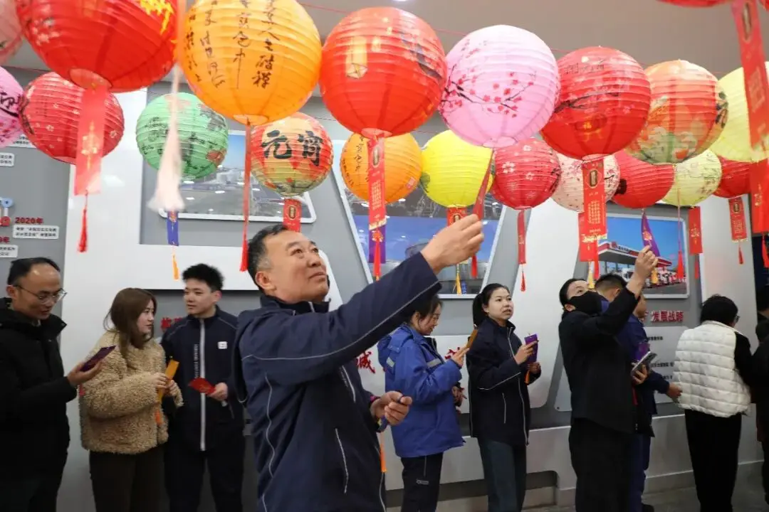 ​पुनर्मिलन वसंत की गर्माहट का जश्न मनाता है